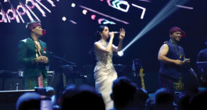 Penampilan musisi di panggung BK Fest 2024 di Balai Sarbini Jakarta dengan suasana konser dan penonton yang antusias