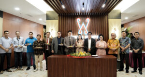Acara grand opening kantor pusat Wahana Group di Plaza Mutiara Jakarta dengan tamu undangan dan suasana resmi