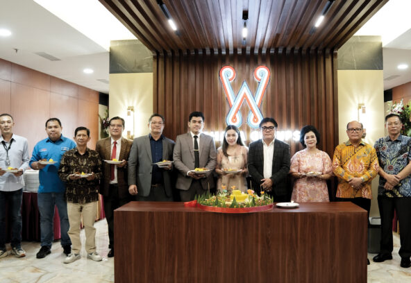 Acara grand opening kantor pusat Wahana Group di Plaza Mutiara Jakarta dengan tamu undangan dan suasana resmi
