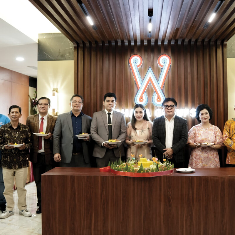 Acara grand opening kantor pusat Wahana Group di Plaza Mutiara Jakarta dengan tamu undangan dan suasana resmi