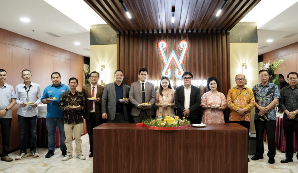 Acara grand opening kantor pusat Wahana Group di Plaza Mutiara Jakarta dengan tamu undangan dan suasana resmi