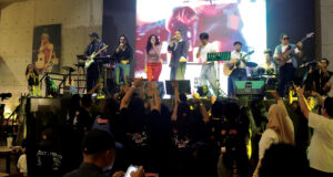 Suasana live music Wahana Music Night Vol 2 di Bekasi dengan penampilan musisi dan audiens dalam setting intimate