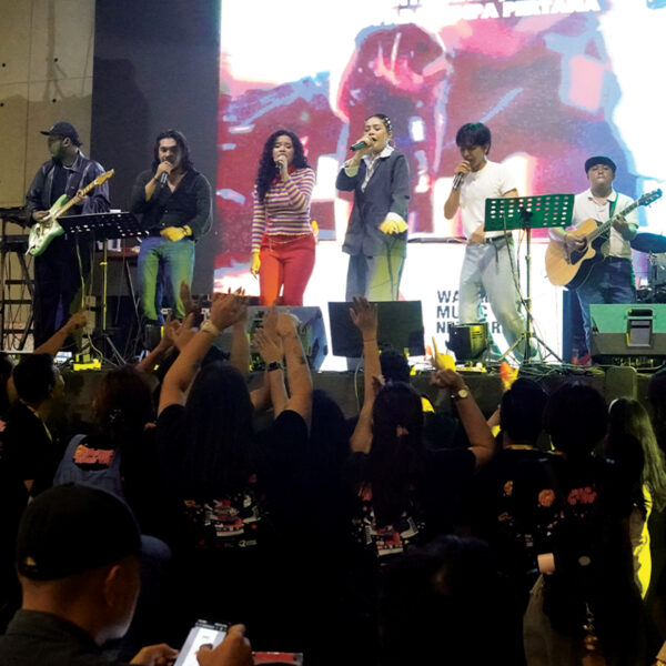 Suasana live music Wahana Music Night Vol 2 di Bekasi dengan penampilan musisi dan audiens dalam setting intimate