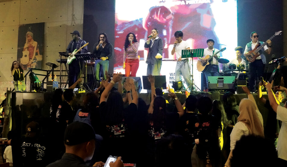 Suasana live music Wahana Music Night Vol 2 di Bekasi dengan penampilan musisi dan audiens dalam setting intimate